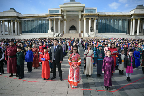 Сүхбаатарын талбайд 2235 сурагч “Тусгаар тогтнол” шүлгийг уншлаа